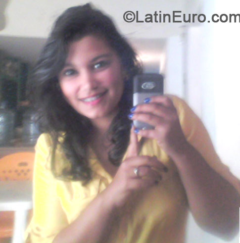 Date this attractive Venezuela girl Andrea from Ciudad Ojeda VE122