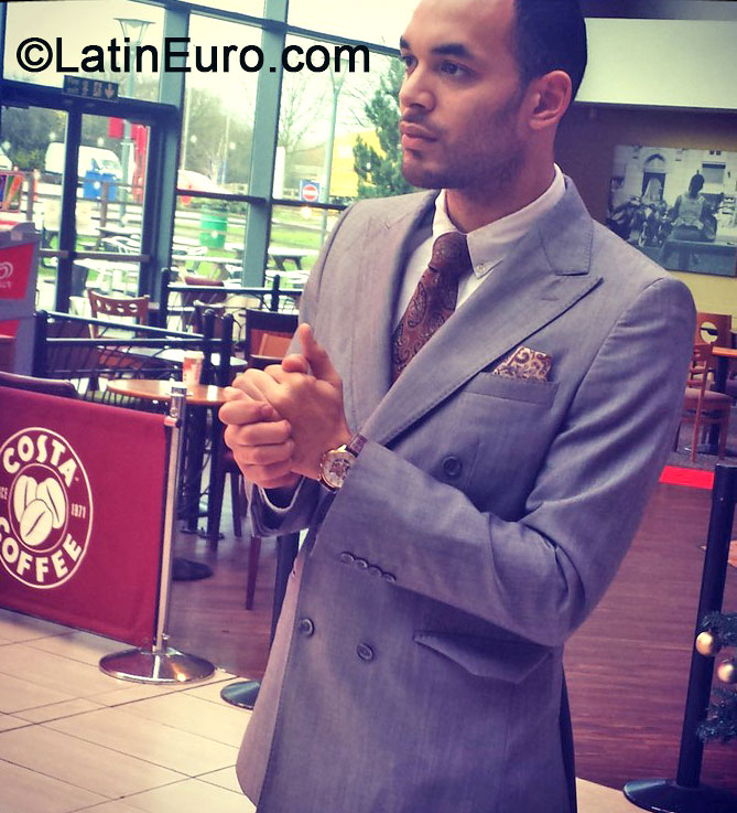 Date this sensual United Kingdom man Karlitto from London GB741