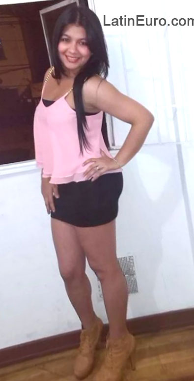 Date this nice looking Colombia girl Sofia from Bogota CO14723