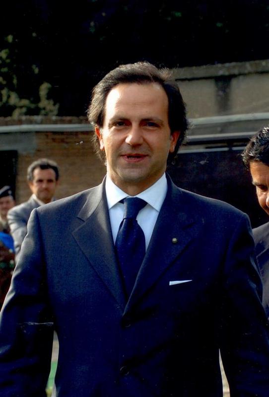 Date this beautiful Canada man Raymond from Vancouver CA605