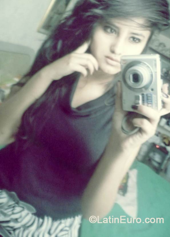 Date this lovely Colombia girl Djana from Bogota CO14756