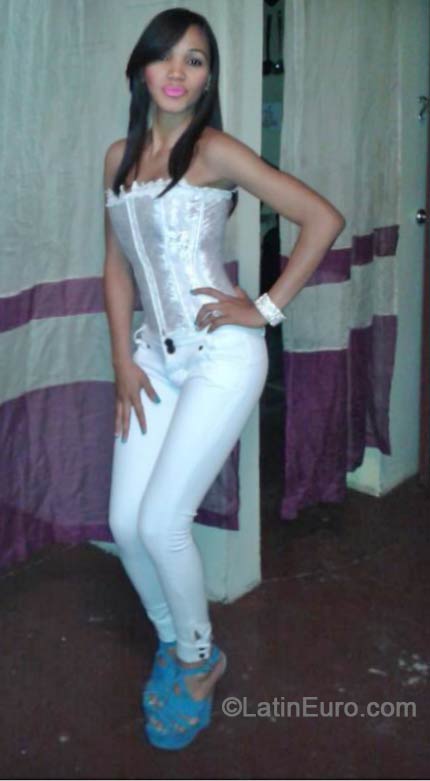 Date this tall Dominican Republic girl Carolina from Santo Domingo DO18302