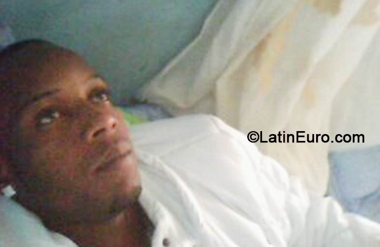 Date this young Jamaica man Omar from Kingston JM1525