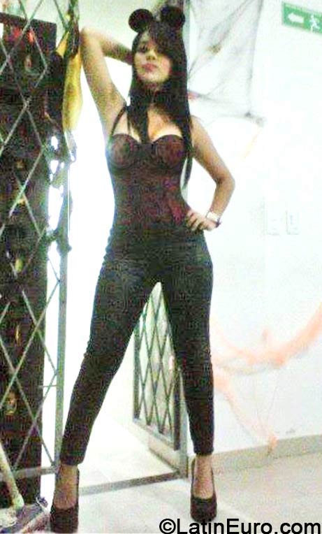 Date this hard body England girl DRUW from  CO14895