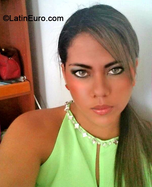 Date this nice looking Colombia girl Paola from ibague CO14909