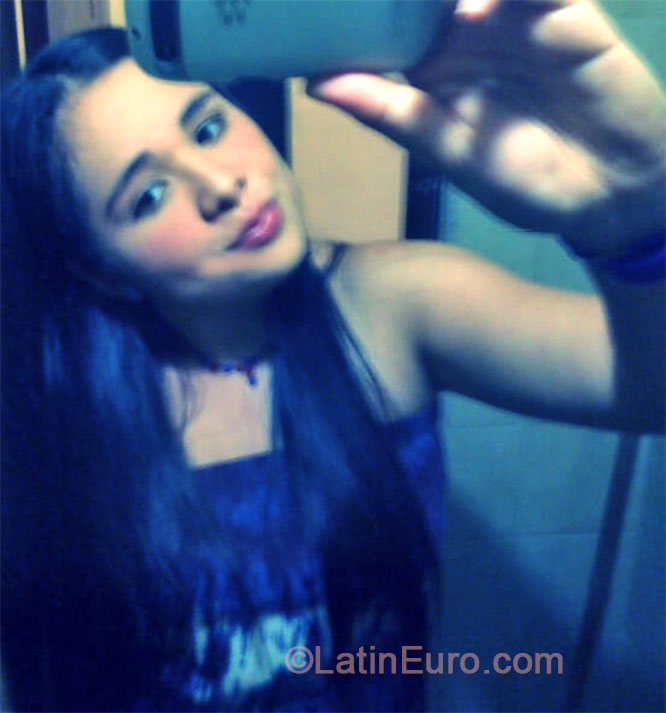 Date this sensual Colombia girl Daniela from Cali CO14967