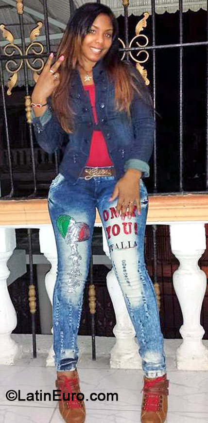 Date this funny Italy girl Angela from Milano IT221