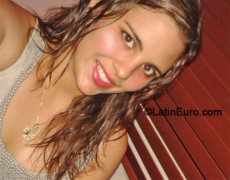 Date this attractive Venezuela girl Gabriela from Caracas VE179