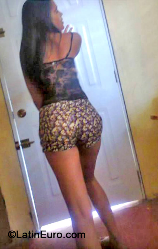 Date this beautiful Dominican Republic girl Yaneyri from Santiago De Los Caballeros DO18833