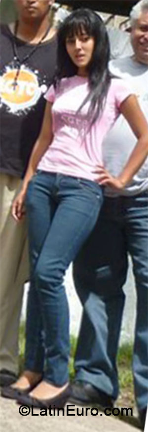 Date this stunning Honduras girl Rosa from Tegucigalpa HN940
