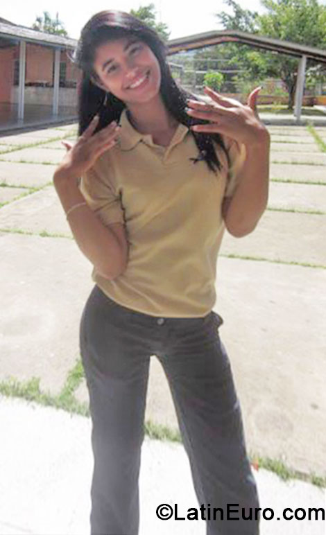 Date this lovely Venezuela girl Bethania from Caracas VE200