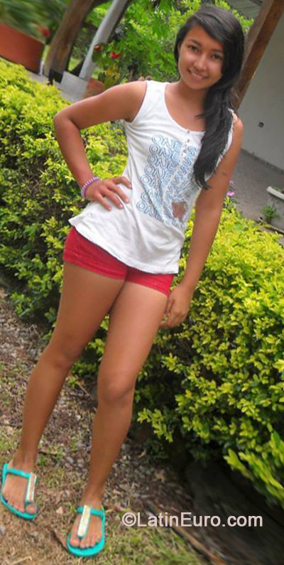 Date this attractive Colombia girl Andrea from Villavicencio CO15056