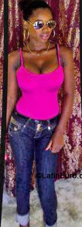 Date this foxy Dominican Republic girl Carolina from Santo Domingo DO18801