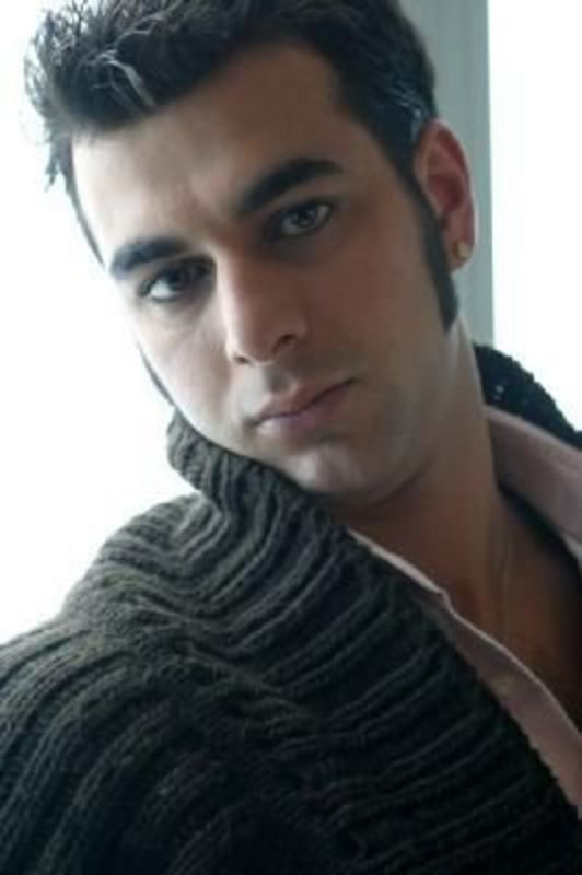 Date this georgeous France man Theador from Lyon FR208