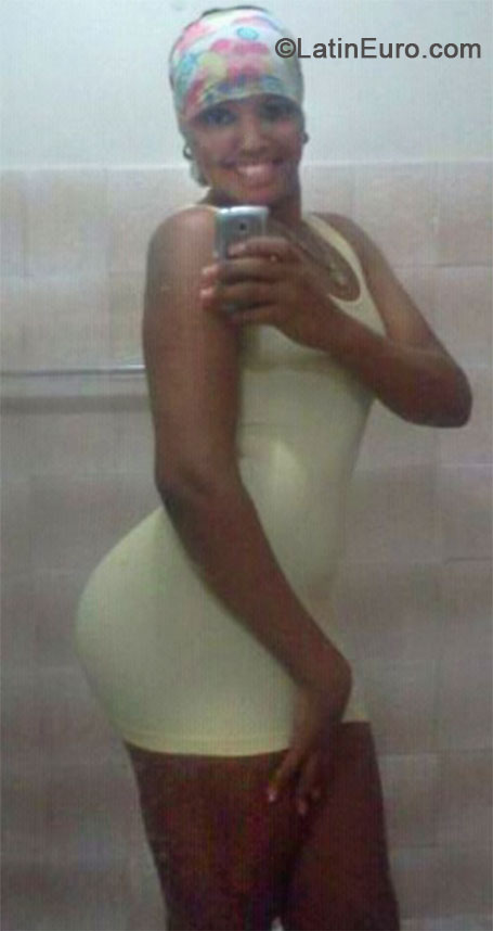 Date this exotic Dominican Republic girl Karen from Santo Domingo DO18850