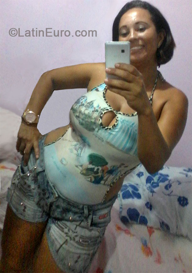 Date this funny Brazil girl Flavia from Rio De Janeiro BR8746