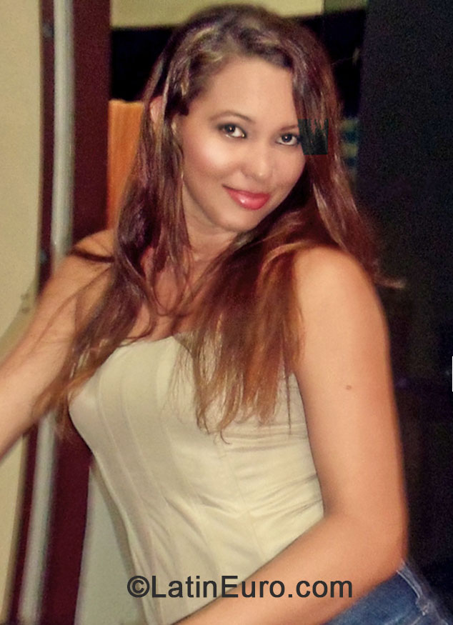 Date this good-looking Brazil girl Regi from Cacoal BR8782