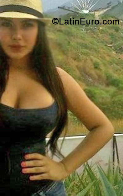 Date this hot Colombia girl Laura from Bucaramanga CO15181