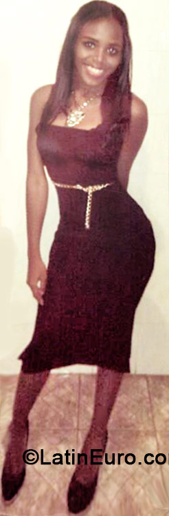 Date this foxy Jamaica girl Kadijia from Kingston JM1672