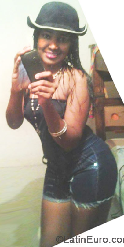 Date this cute Colombia girl Johana from Cartagena De Indias CO15232