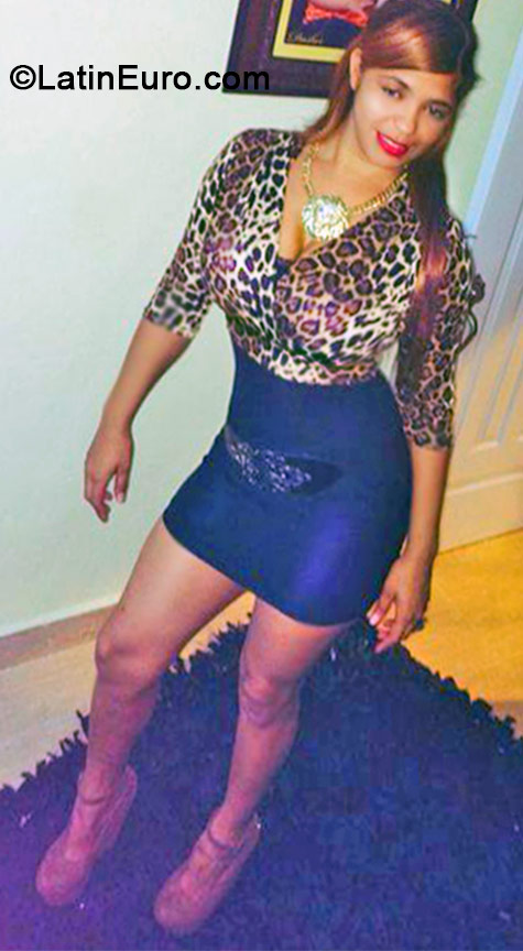 Date this foxy Dominican Republic girl Yeraldin from Santiago DO19093