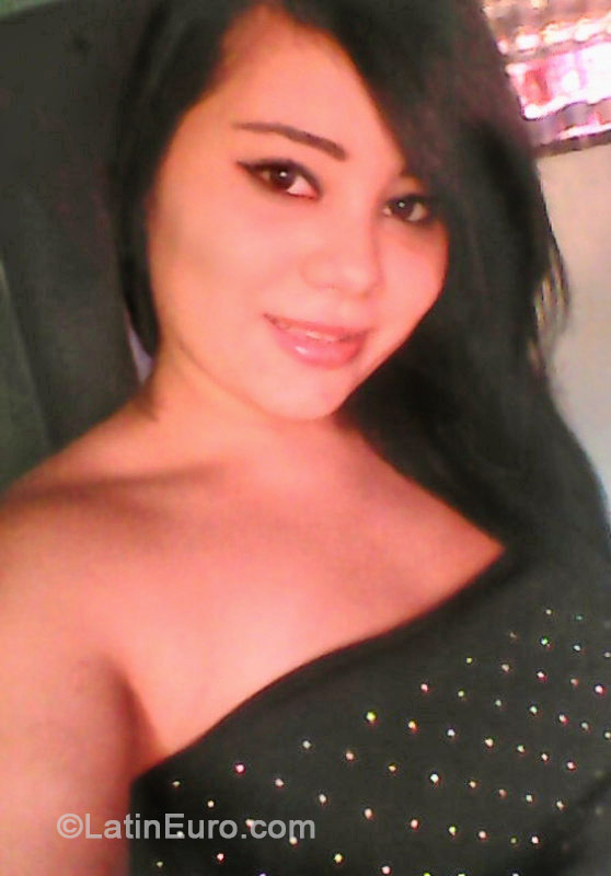 Date this foxy Colombia girl Yoanna from Medellin CO15281