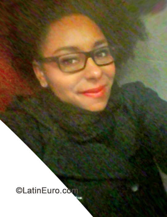 Date this nice looking Brazil girl Cinthia from São Paulo BR8804