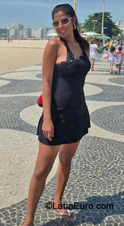 Date this voluptuous Brazil girl Bruna from Rio De Janeiro BR8825