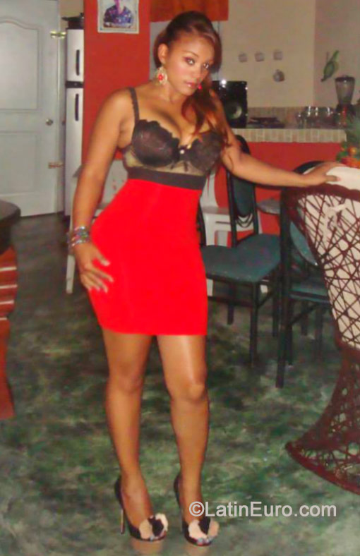 Date this exotic Dominican Republic girl DANIELA from La Vega DO19274