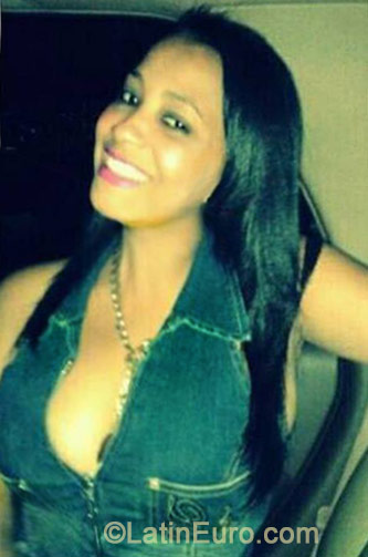 Date this gorgeous Dominican Republic girl Inmaculada from La Vega DO19284