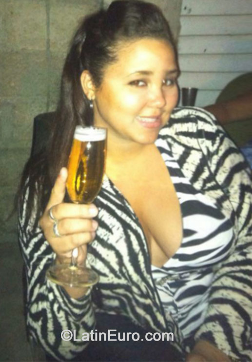 Date this young Dominican Republic girl Kathia Abreu from Santo Domingo DO19286