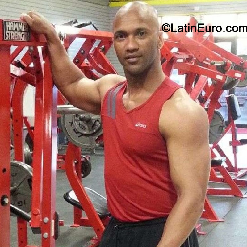 Date this georgeous United States man Efrem from Denver US15107