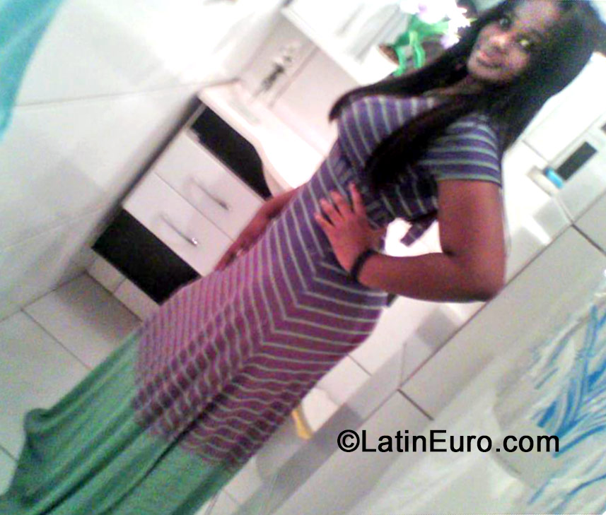 Date this funny Brazil girl Lais from Rio De Janeiro BR9098