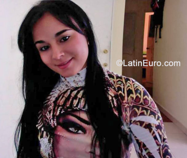 Date this sultry Colombia girl Shirli from Tulua CO15389