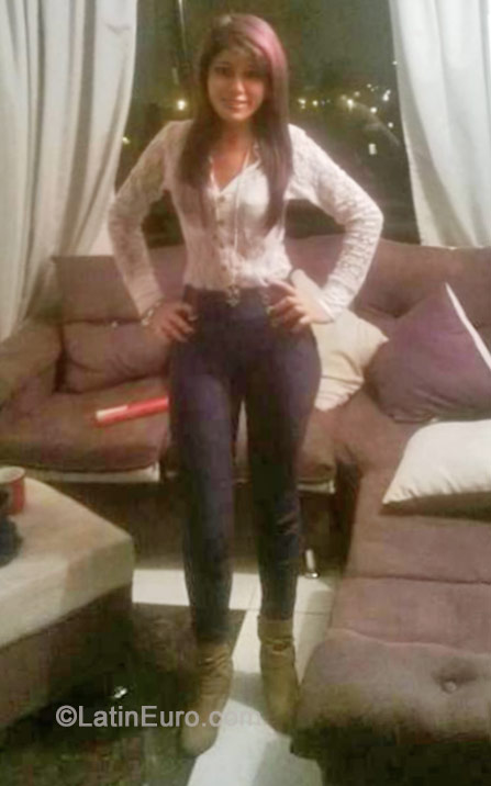 Date this attractive Colombia girl Andrea from Bogota CO15394