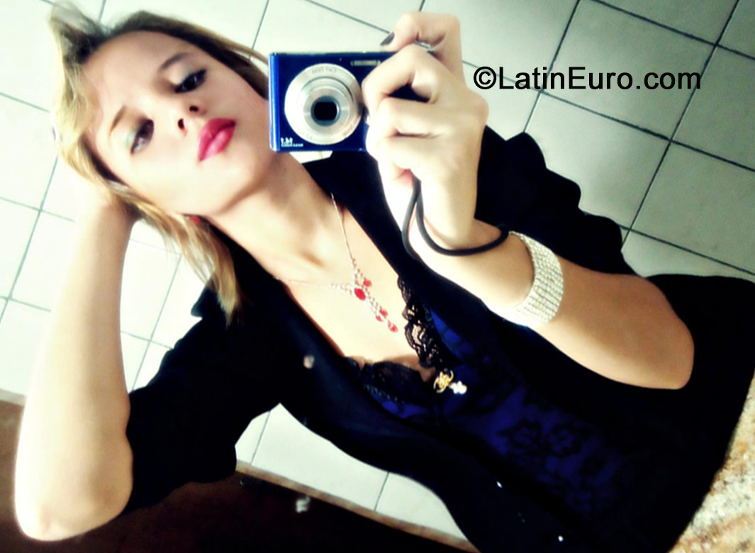 Date this athletic Brazil girl Jasline from Vitoria BR8853