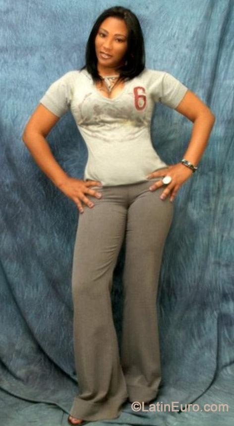 Date this happy Dominican Republic girl Isabel from Santo Domingo DO19374