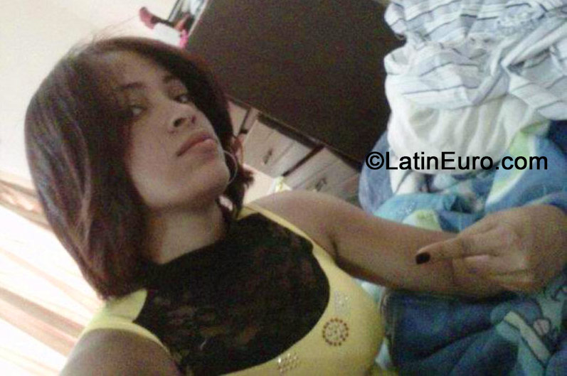 Date this fun Dominican Republic girl Mitry from Santo Domingo DO19435