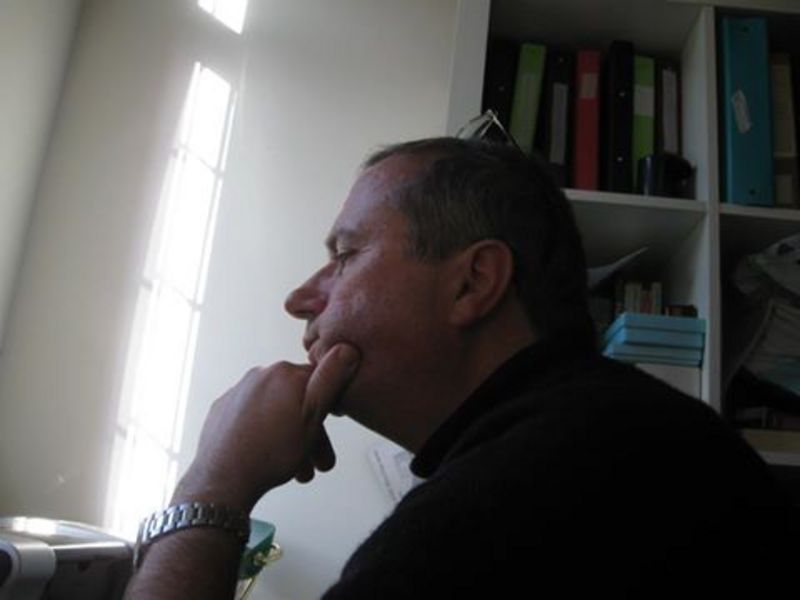 Date this gorgeous United States man Joan from California US15170