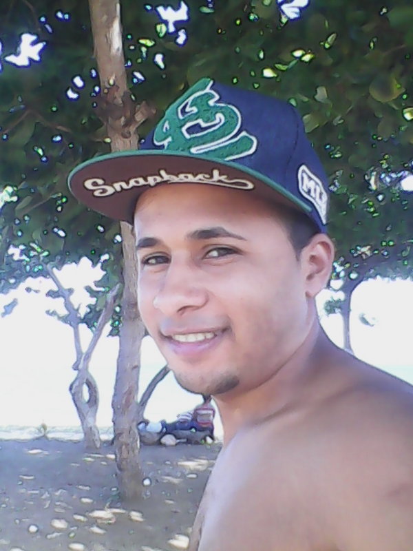 Date this happy Dominican Republic man Esaul from Barahona DO19479