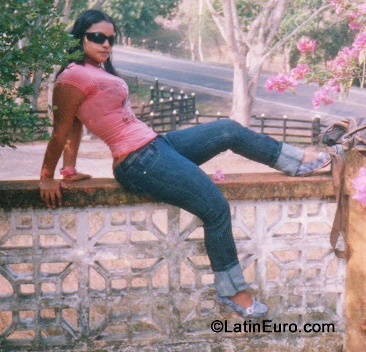 Date this hot Colombia girl Sakey from  CO15561