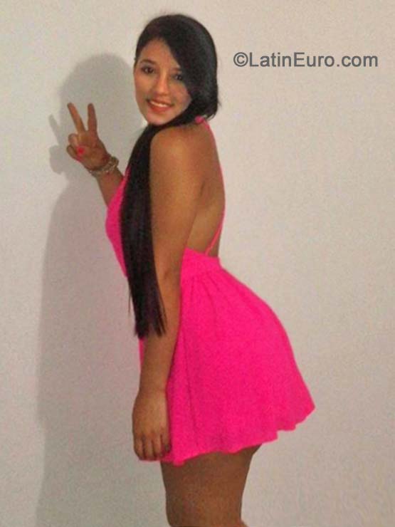 Date this attractive Colombia girl Dary030721 from Bogota CO15573