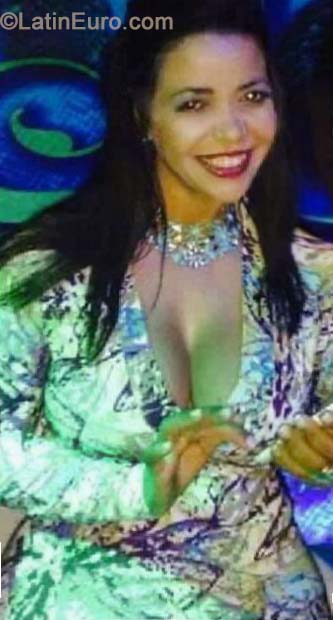 Date this passionate Dominican Republic girl Dalas from Santo Domingo DO19523