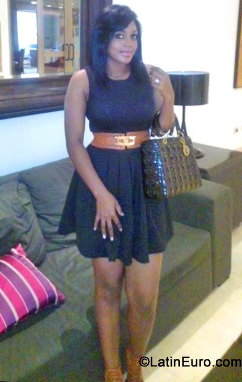 Date this hard body Dominican Republic girl Perez from Santo Domingo DO19530