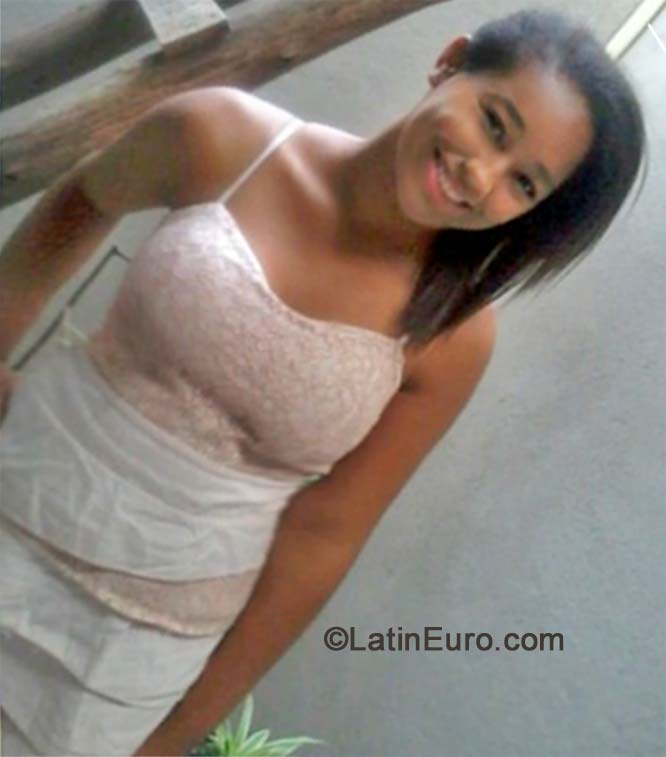 Date this pretty Brazil girl Laiza from linhares BR8912