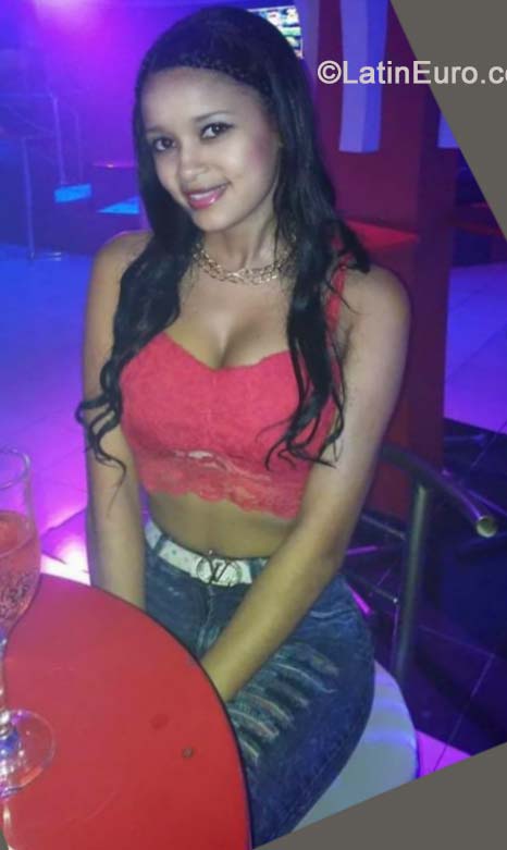 Date this sultry Dominican Republic girl Silvia from Santo Domingo DO19844