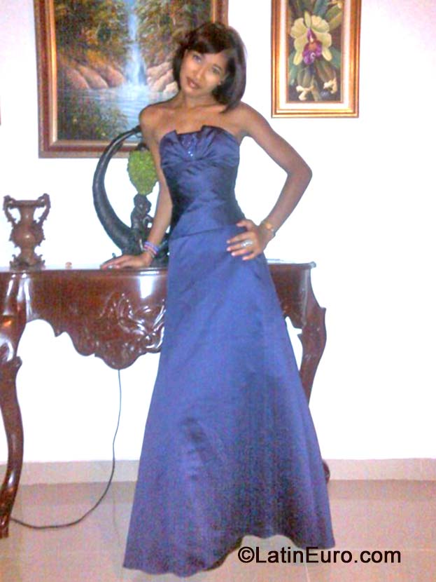 Date this foxy Dominican Republic girl Flor angel from Santo Domingo DO19697
