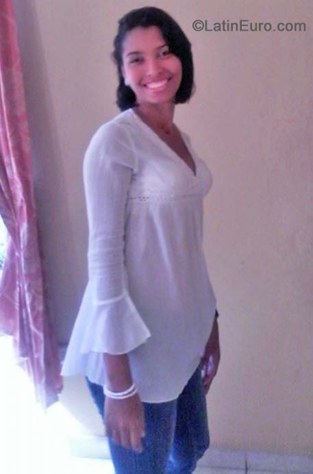 Date this sultry Dominican Republic girl Laura from Santo Domingo DO21053