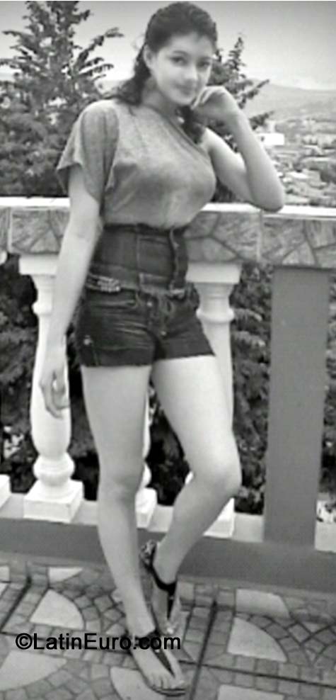 Date this stunning Honduras girl Sara from Tegucigalpa HN1390