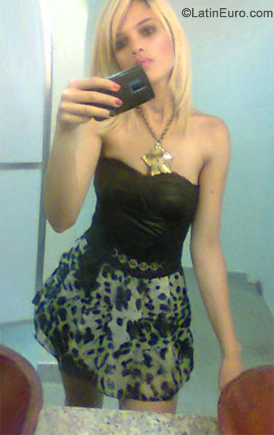 Date this cute Brazil girl Ingrid from Brasilia De Minas BR8942